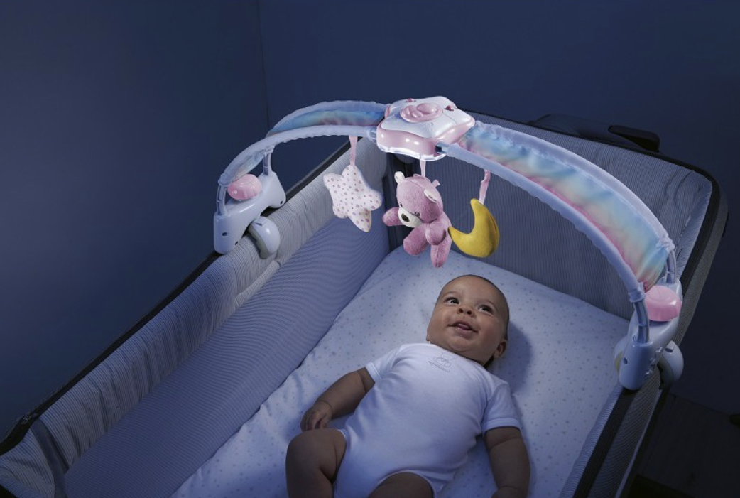 Chicco Rainbow Sky Interaktivní Čelenka Panel na Postýlku Růžová